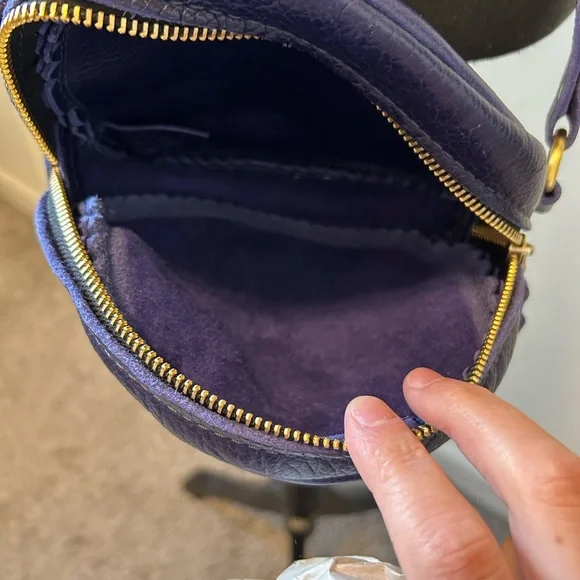 Elegant Purple Leather Crossbody Bag - Picture 5 of 6